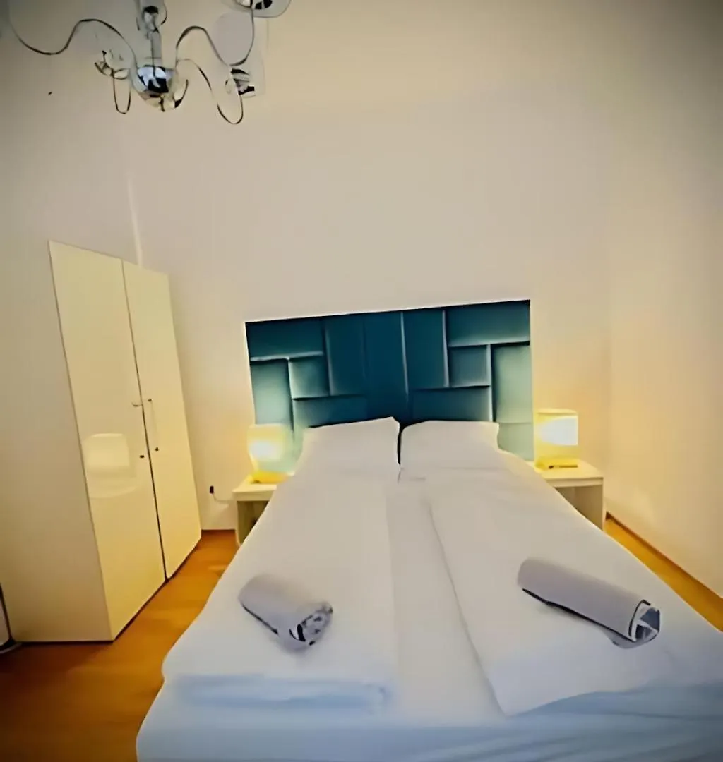 Beautiful & Stylish 1Br Apartment 10 Min To Westbahnhof Vienna 0*,  Austria